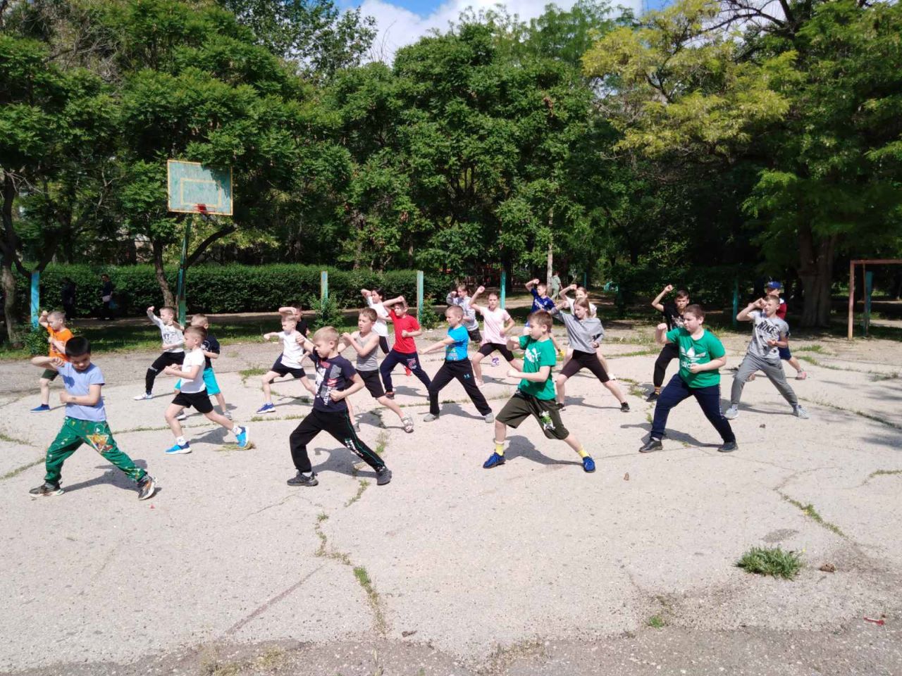 Сайт спорта крыма. Спорт в Крыму. День каратэ. Первомайское Крым спортивная 3. День спортивного тренера.